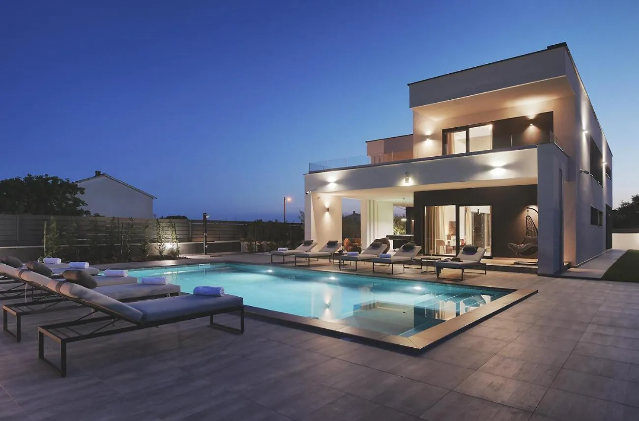 Villa Ula In Pula With Heated Pool And Sauna