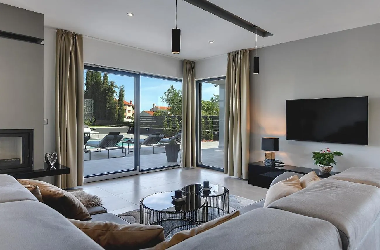 Villa Ula In Pula With Heated Pool And Sauna 0*,