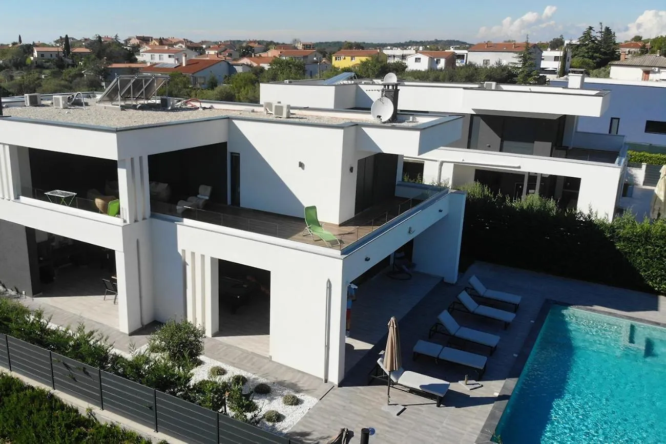 Villa Ula In Pula With Heated Pool And Sauna 克罗地亚